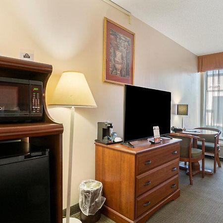 Days Inn & Suites By Wyndham Mt Pleasant Mount Pleasant Eksteriør bilde
