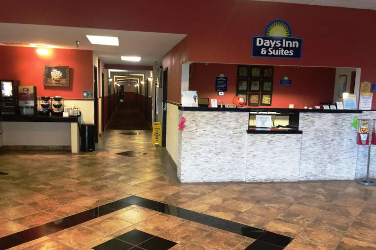 Days Inn & Suites By Wyndham Mt Pleasant Mount Pleasant Eksteriør bilde