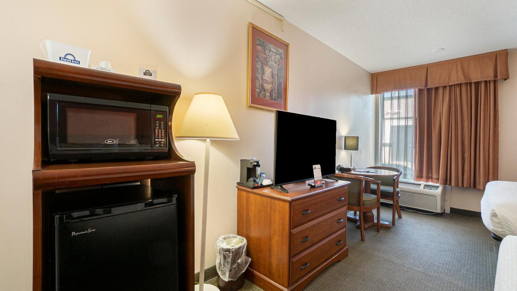 Days Inn & Suites By Wyndham Mt Pleasant Mount Pleasant Eksteriør bilde