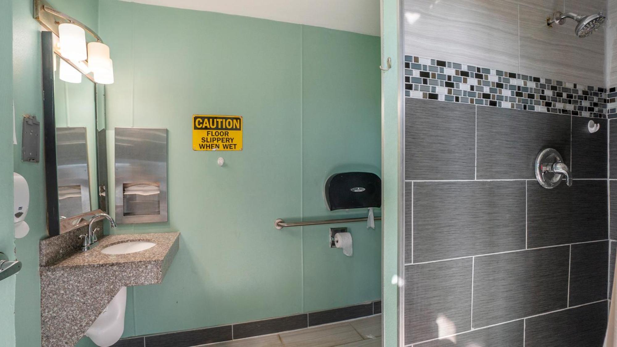 Days Inn & Suites By Wyndham Mt Pleasant Mount Pleasant Eksteriør bilde
