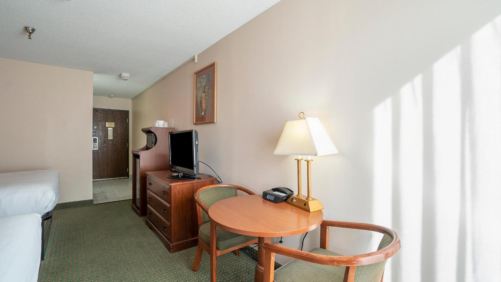Days Inn & Suites By Wyndham Mt Pleasant Mount Pleasant Rom bilde