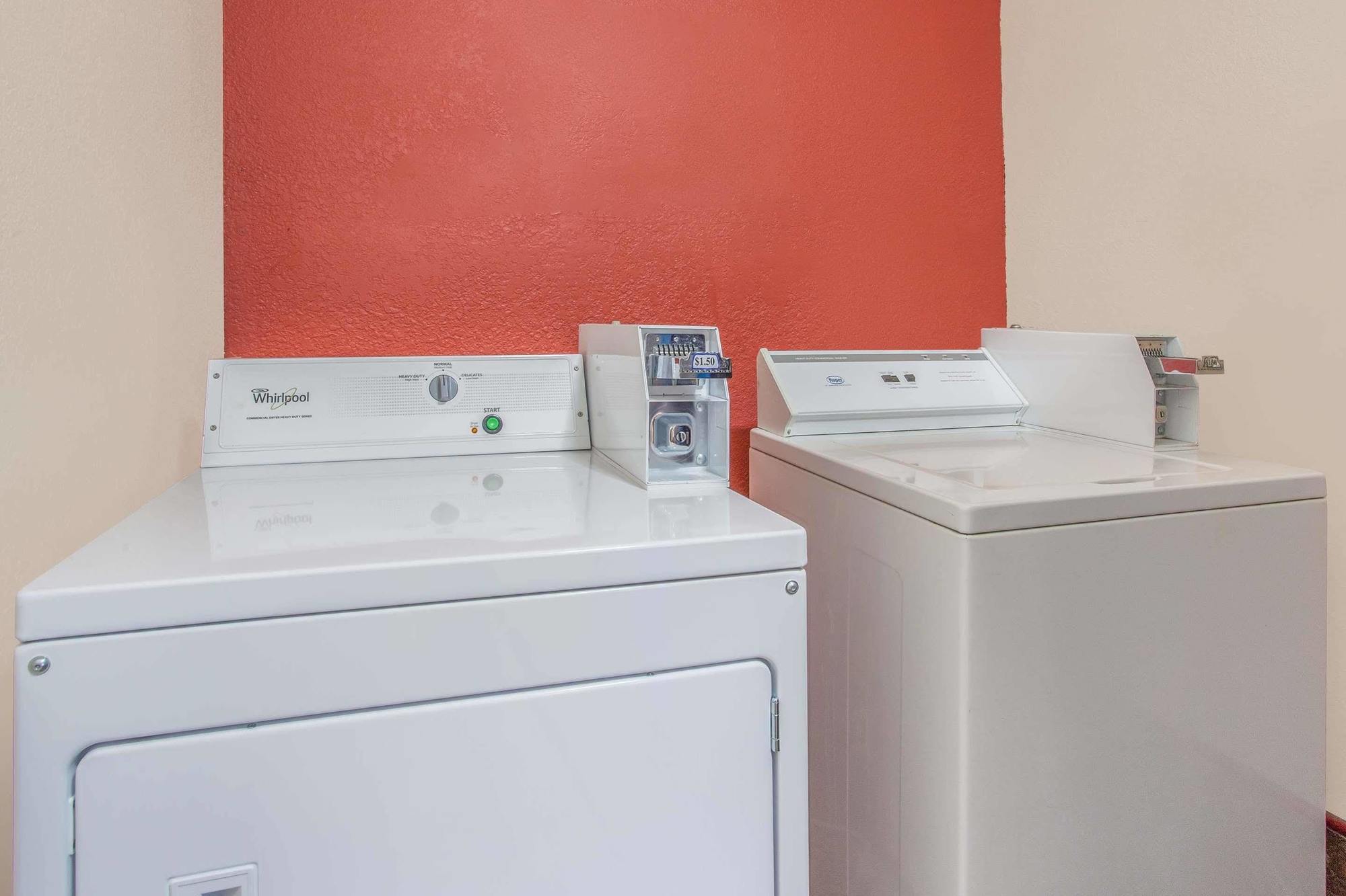 Days Inn & Suites By Wyndham Mt Pleasant Mount Pleasant Eksteriør bilde
