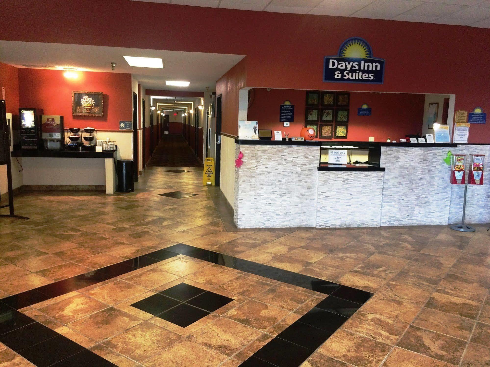 Days Inn & Suites By Wyndham Mt Pleasant Mount Pleasant Eksteriør bilde