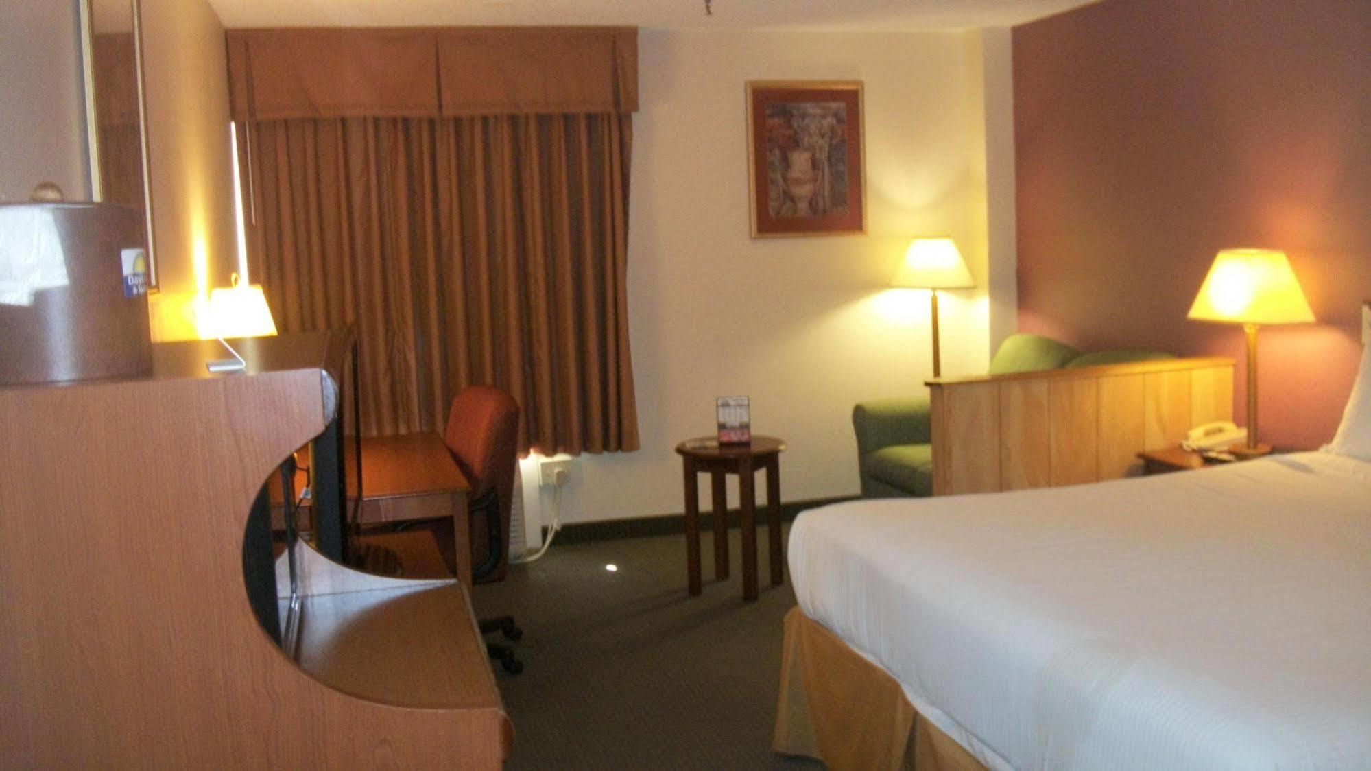Days Inn & Suites By Wyndham Mt Pleasant Mount Pleasant Eksteriør bilde