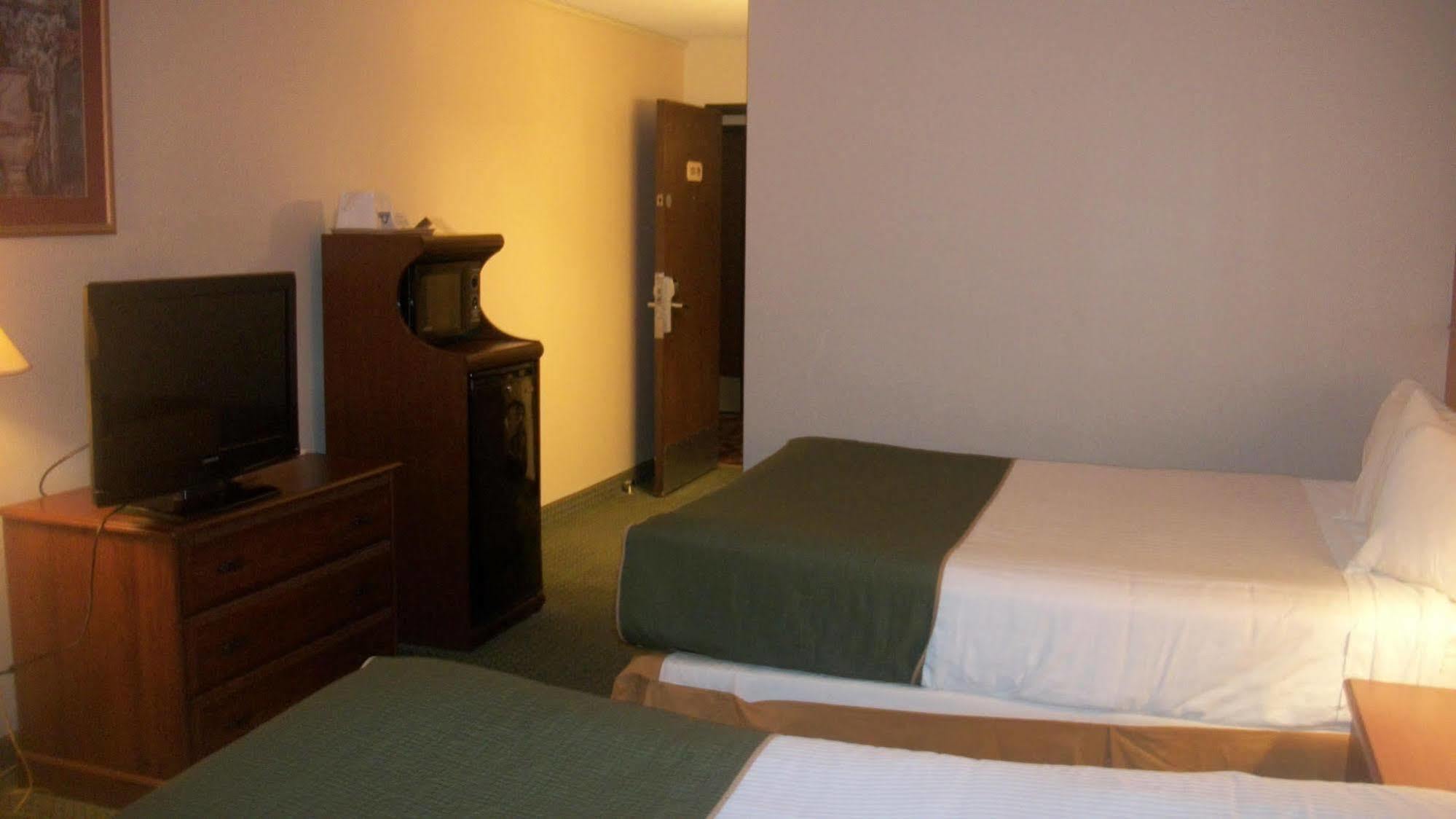 Days Inn & Suites By Wyndham Mt Pleasant Mount Pleasant Eksteriør bilde